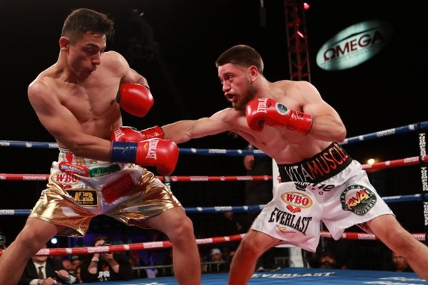 Rising prospect Ruben Villa outpoints Luis Alberto Lopez to remain undefeated