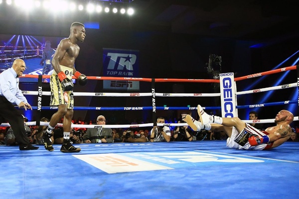 Richard Commey floors Ray Beltran four times, wins fight by stoppage
