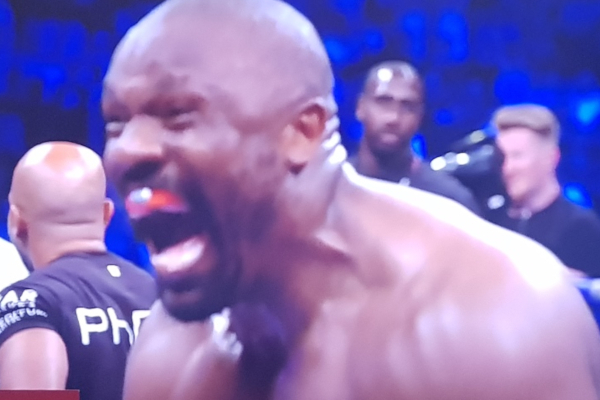 Dereck Chisora continues Indian summer with early stoppage of Artur Szpilka