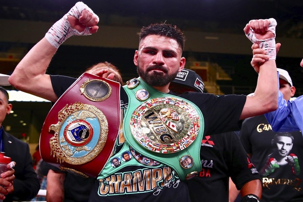 Jose Ramirez gets the better of Maurice Hooker in thrilling battle of champions