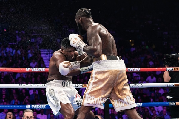 Behind on the scorecards, Deontay Wilder ends fight with one punch