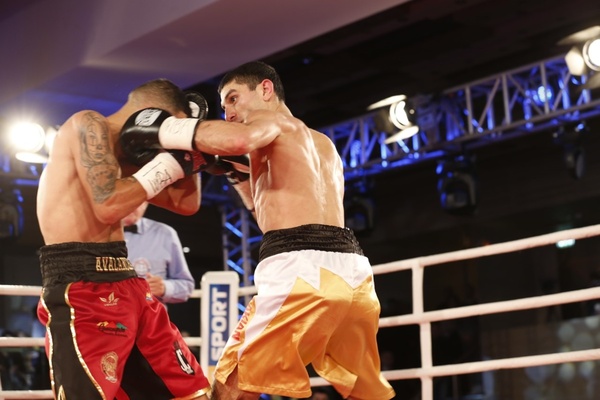 WBA champion Artyom Dalakyan breaks hand, still defeats Josber Perez in Kiev