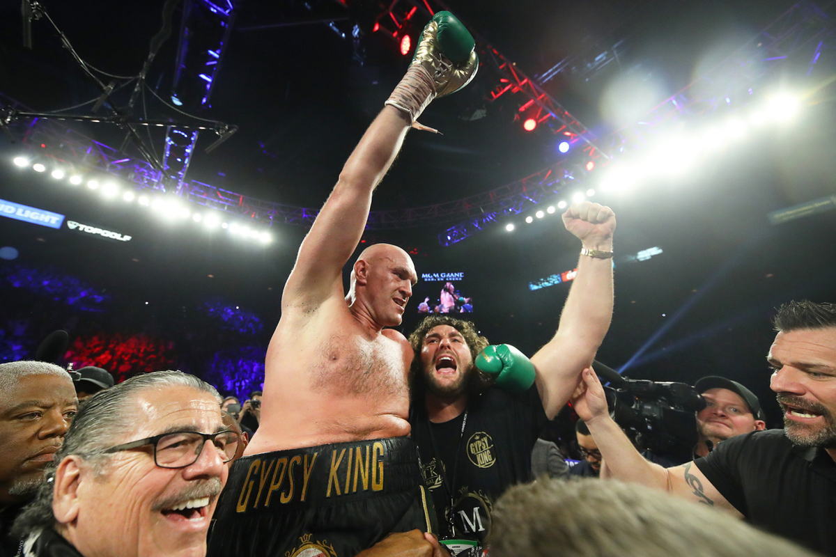 Tyson Fury celebrates his great win (Mikey Williams/Top Rank)