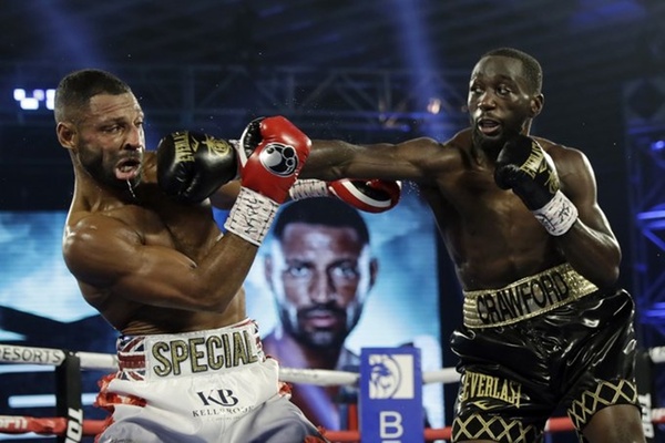 Terence Crawford stuns Kell Brook, wins by fourth round stoppage