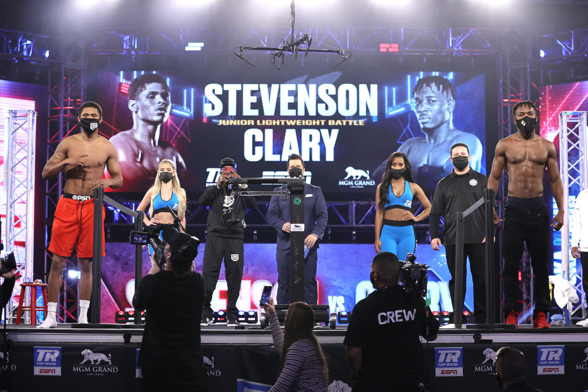 Shakur Stevenson vs Toka Kahn Clary weigh-in (Mikey Williams/Top Rank)