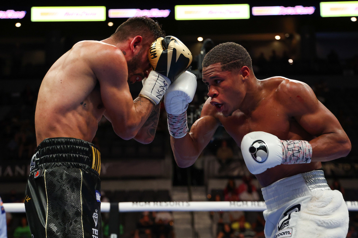 DHhaney defeats JLinares photo by Ed Mulholland-Matchroom