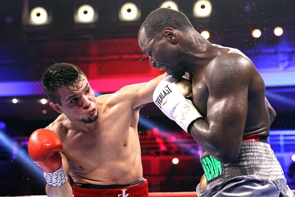 Jose Zepeda keeps title hopes alive with workman like win over Hank Lundy