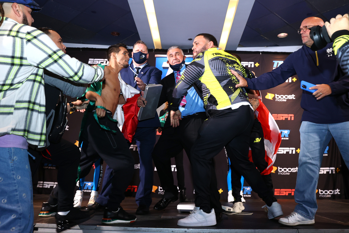Jose Zepeda vs Josue Vargas weigh-in (Mikey Williams/Top Rank via Getty Images)
