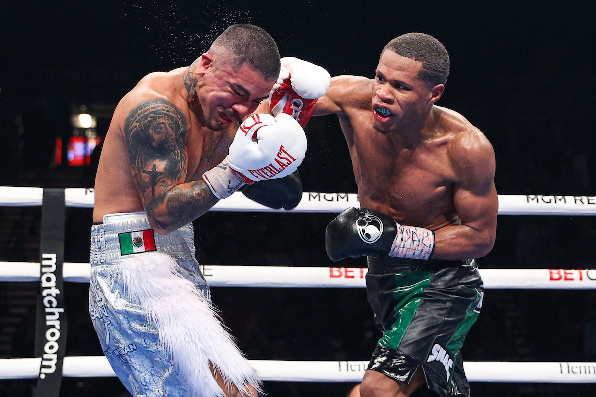 Haney decisions Diaz photo by Ed Mullholland - Matchroom