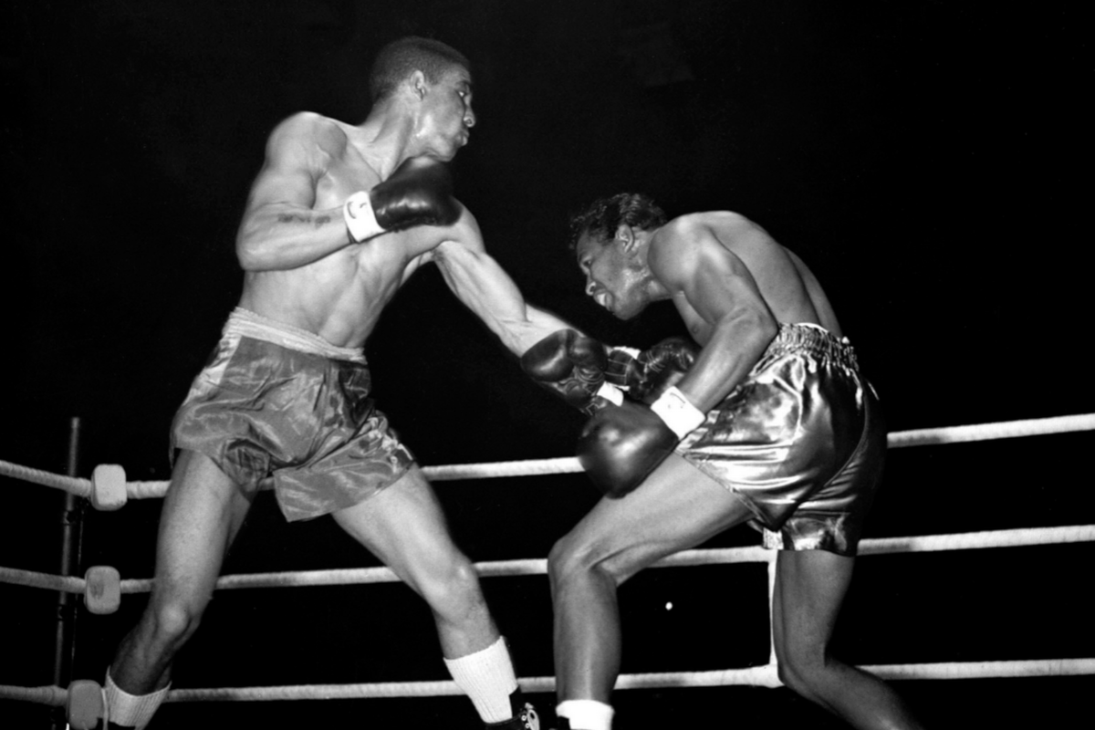 Randolph Turpin beats Sugar Ray Robinson