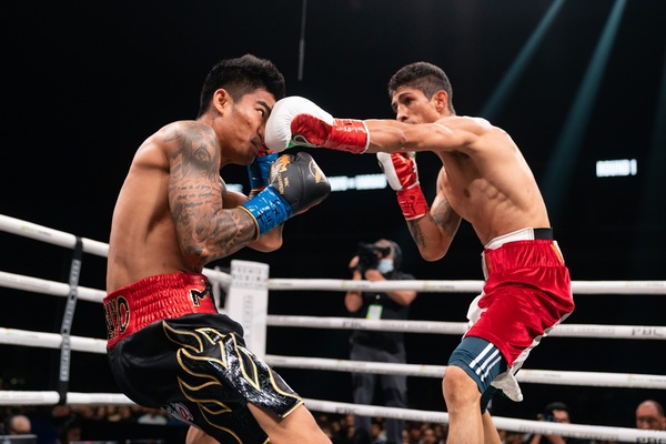 Ray Vargas wins WBC featherweight title with split decision over Mark Magsayo