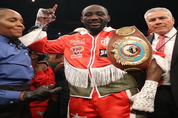 Terence Crawford scores one-punch knockout - plus undercard results from Omaha