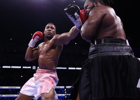 Anthony Joshua wins, but leaves his trainer and himself wanting more
