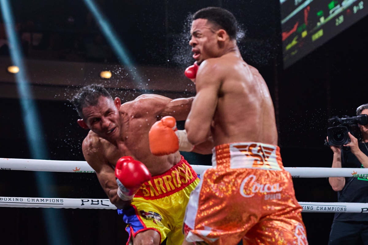 Rolando Romero vs Ismael Barroso photo by Esther Lin 