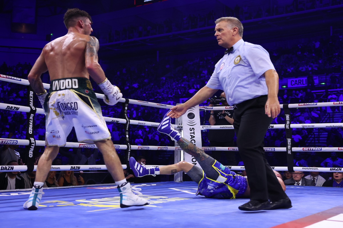 Wood knocks out Warrington - photo by Mark Robinson - Matchroom Boxing 