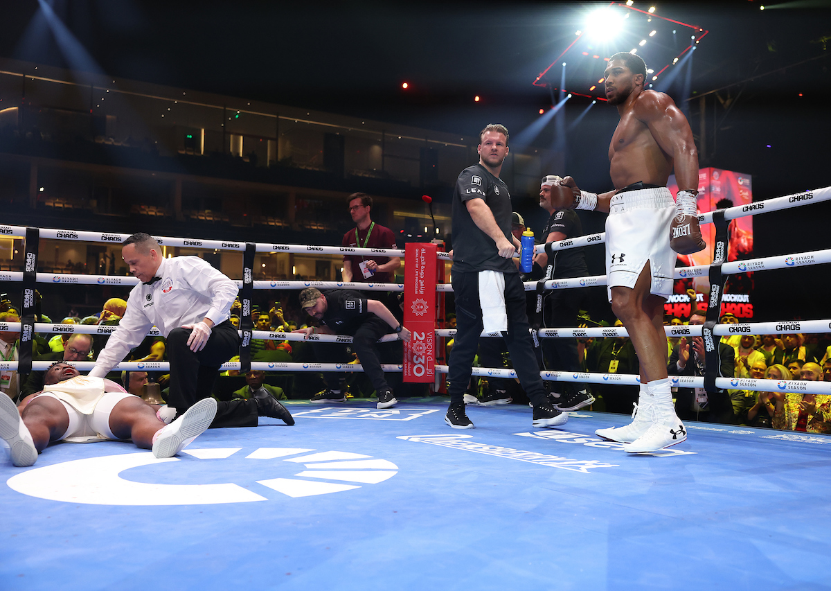 Max Boxing - Main Lead - Anthony Joshua flattens Francis Ngannou