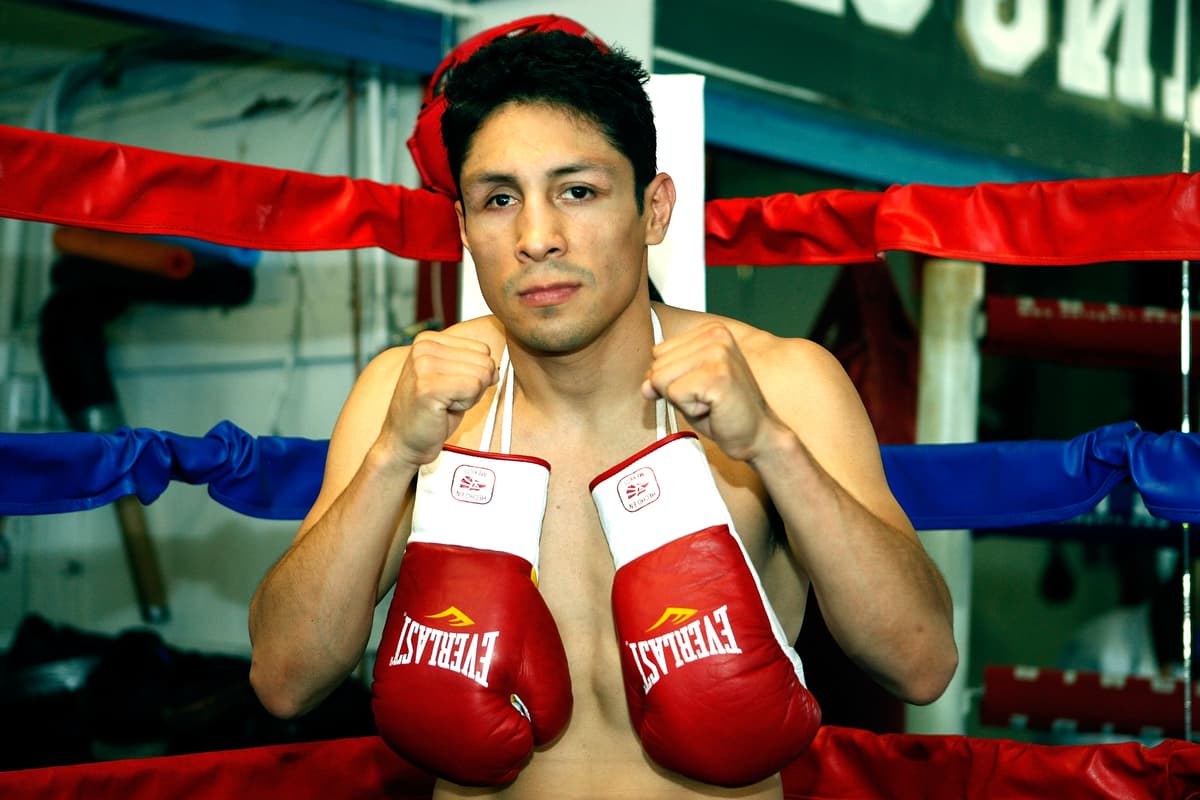 Champion_Israel_Vazquez