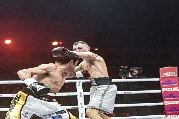 Former WBC welterweight world champion Viktor Postol stages impressive comeback against dangerous Andres “Canelito” Tejada