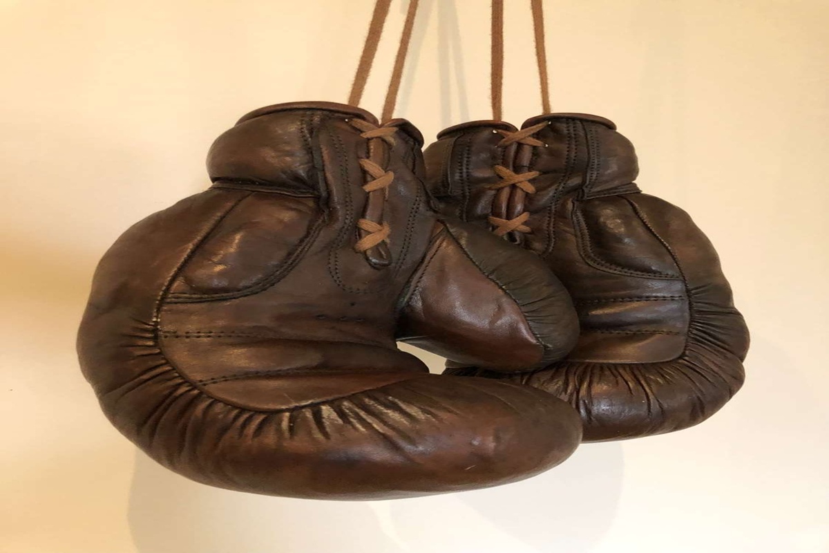 Leather boxing gloves