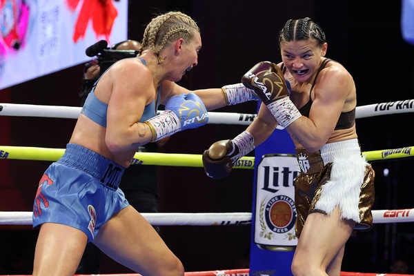 Saturday night in Las Vegas - Mikeala Mayer and Sandy Ryan rumble for the second time